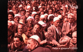 crowd image of Falja e gjaqeve 1990